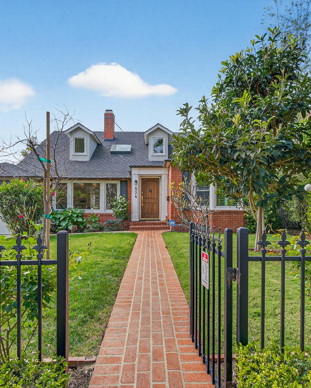 434 21st Place, a North of Montana home in Santa Monica sold by the Regina Vannicola Real Estate Group in April 2026